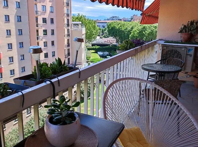 Le Balcon De La Basse Centre De *